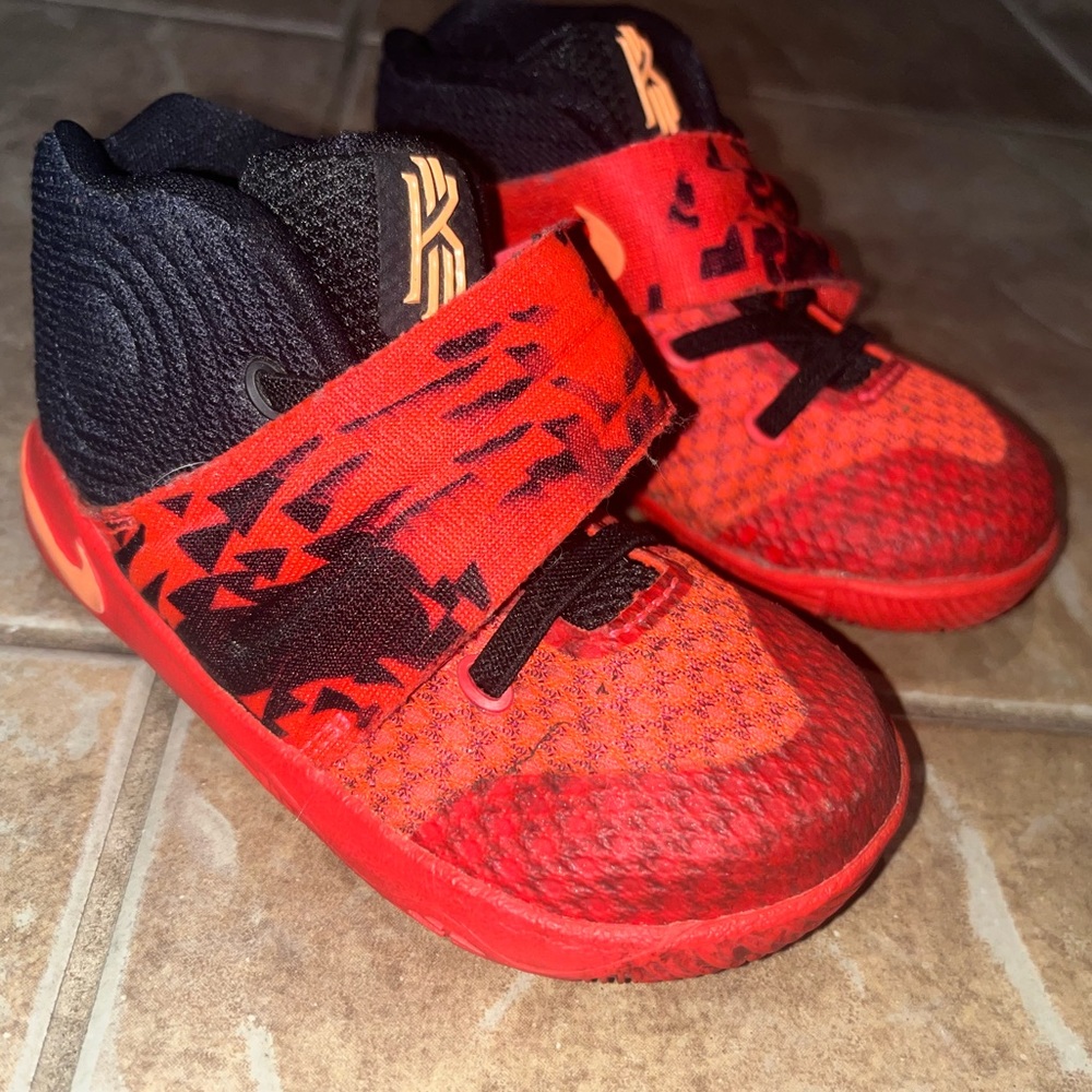 Children’s Nike Kyrie 2 sneakers